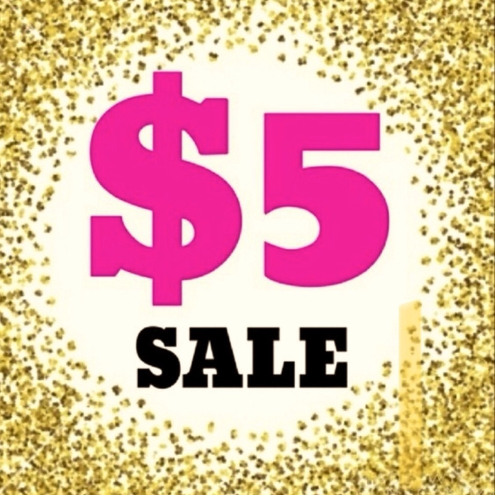 💲5 sale on most items in my closet. Bundle to save more.